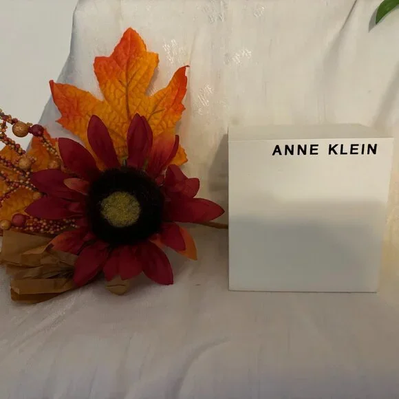 Anne Klein beautiful Black wrist watch for any occasion - Picture 8 of 9